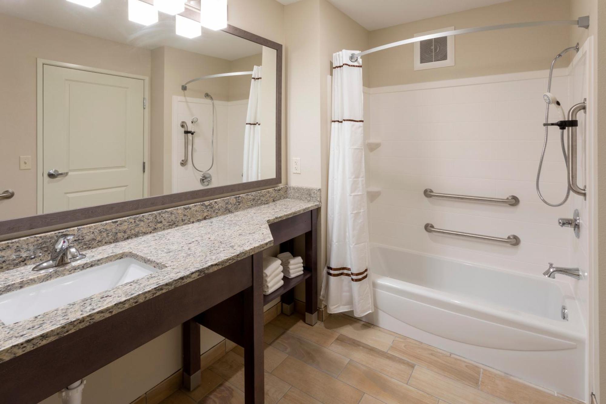 Grandstay Hotel & Suites Rock Valley Номер фото