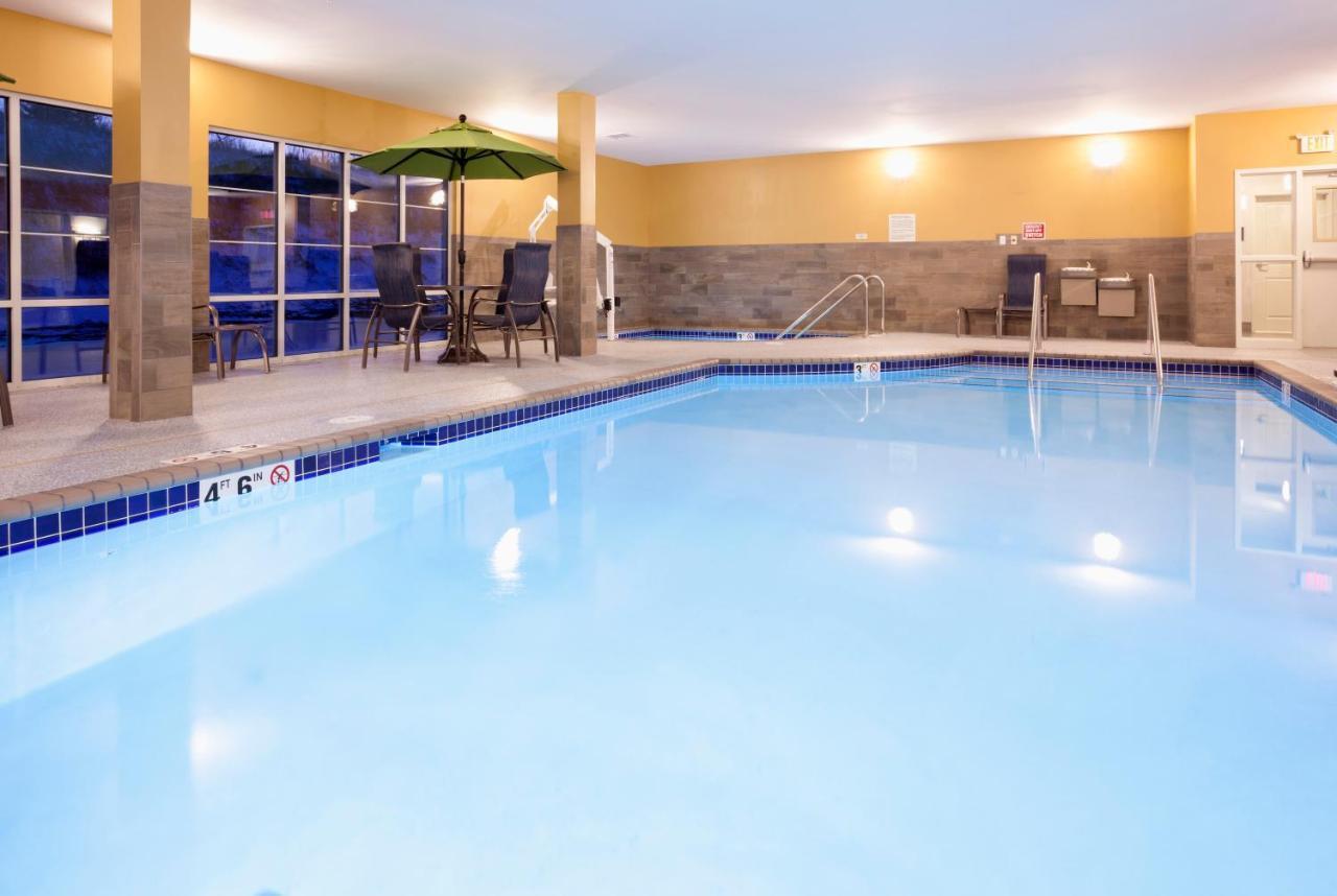 Grandstay Hotel & Suites Rock Valley Экстерьер фото