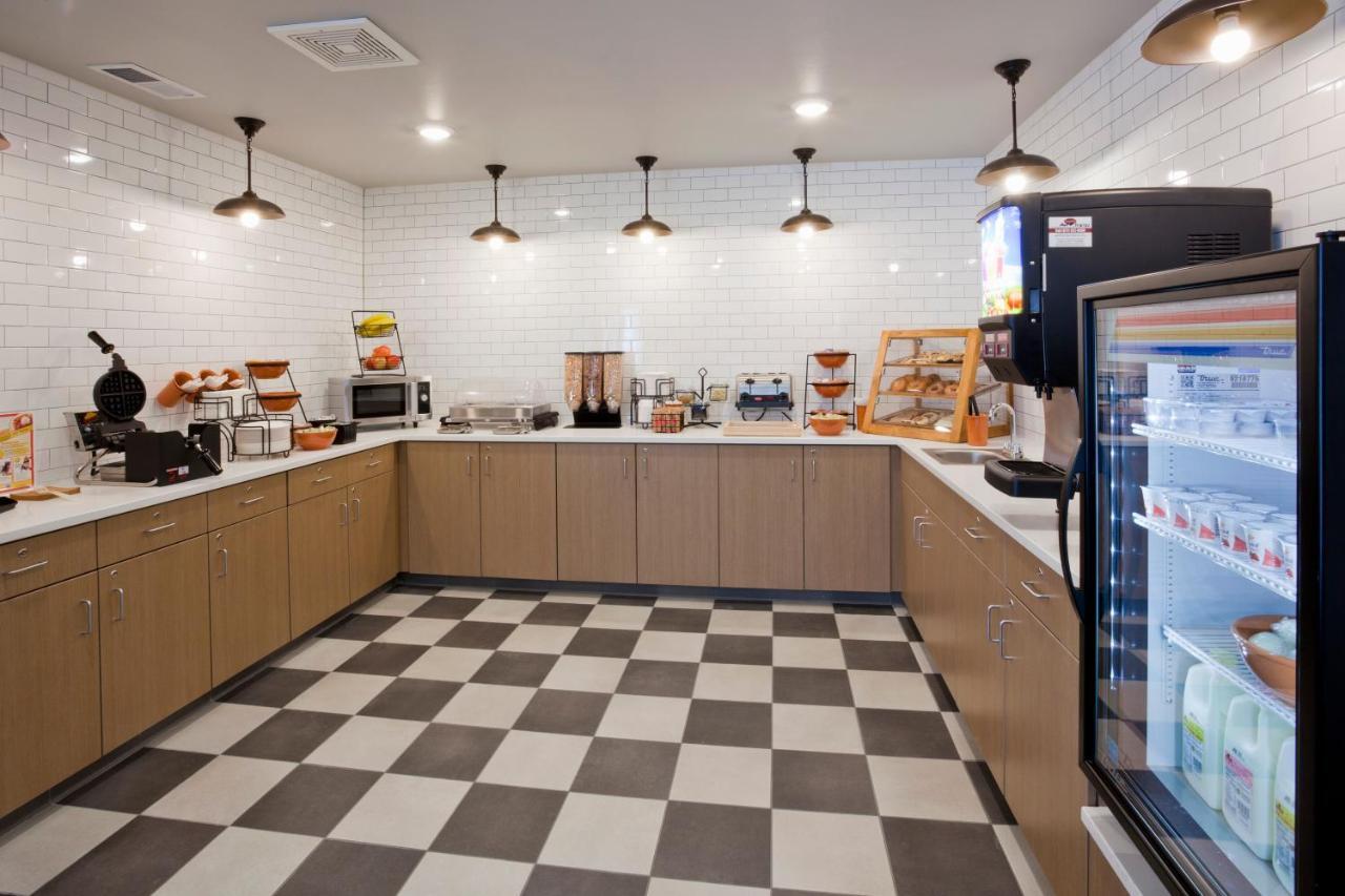 Grandstay Hotel & Suites Rock Valley Экстерьер фото